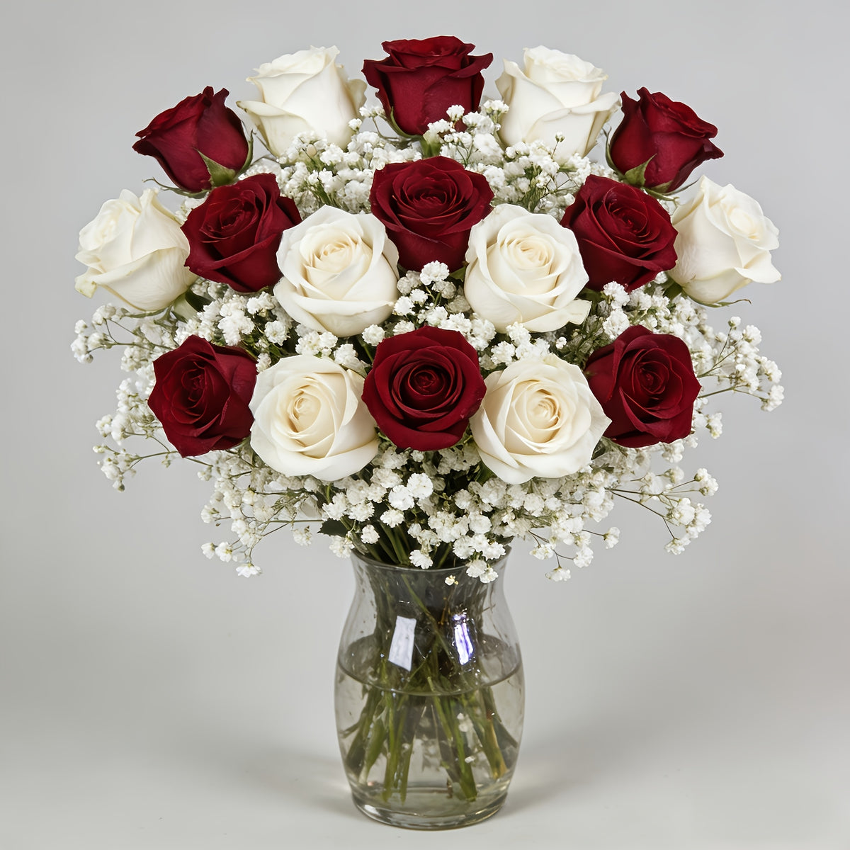 14pcs Red And White Mixed Rose Artificial Flower Bouquet: 10pcs White Baby'S Breath, 2pcs Red Roses, 2pcs White Roses. High-End Artificial Flowers, Never Wilt, Zero Maintenance Required. Suitable for Valentine'S Day, Christmas, New Year'S Parties